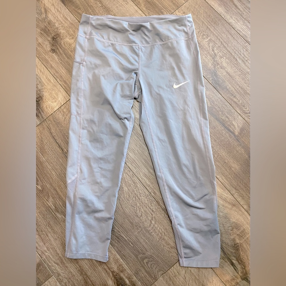Women's Nike Leggings w/ Pocket - Medium